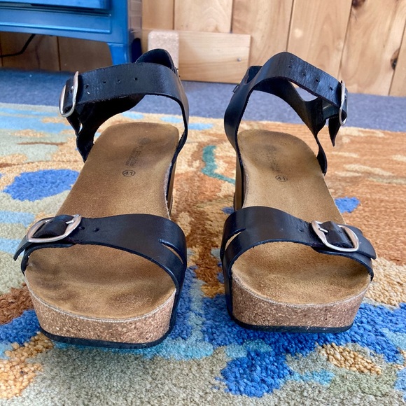 ERIC MICHAEL Leather Whitney Wedge
-size 41 - Picture 5 of 8